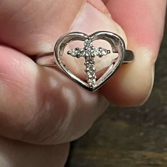 Heart Shape With Cross In Middle Fashion Ring In Size 6.5 - Picture 2 of 7